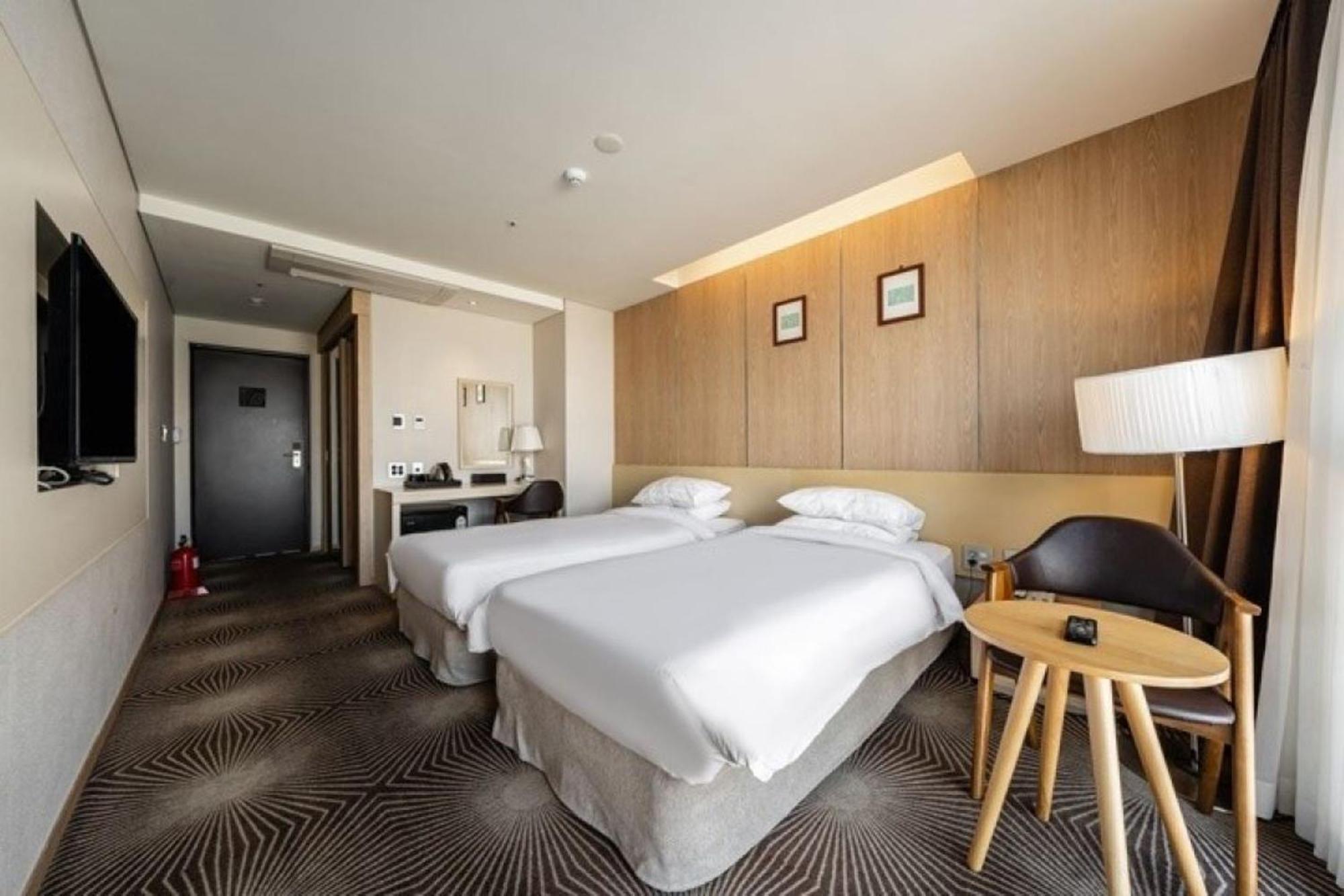 Golden Daisy Hotel Szogüpho Kültér fotó